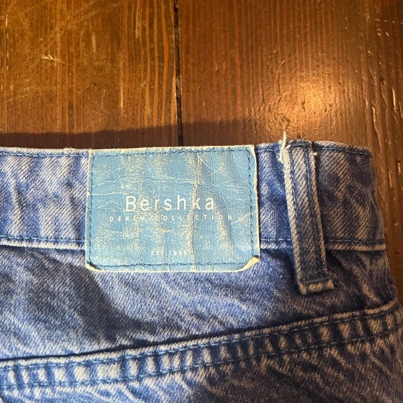 Bershka blue denim, high waisted mom jeans. Europe size 38, US size 06 - Picture 4 of 5